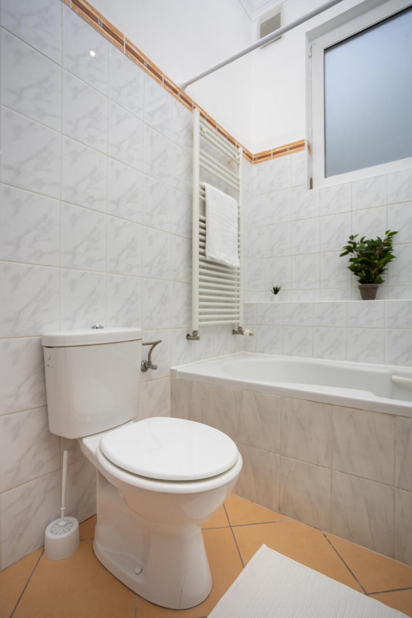 Beautiful Large F27 Appartement