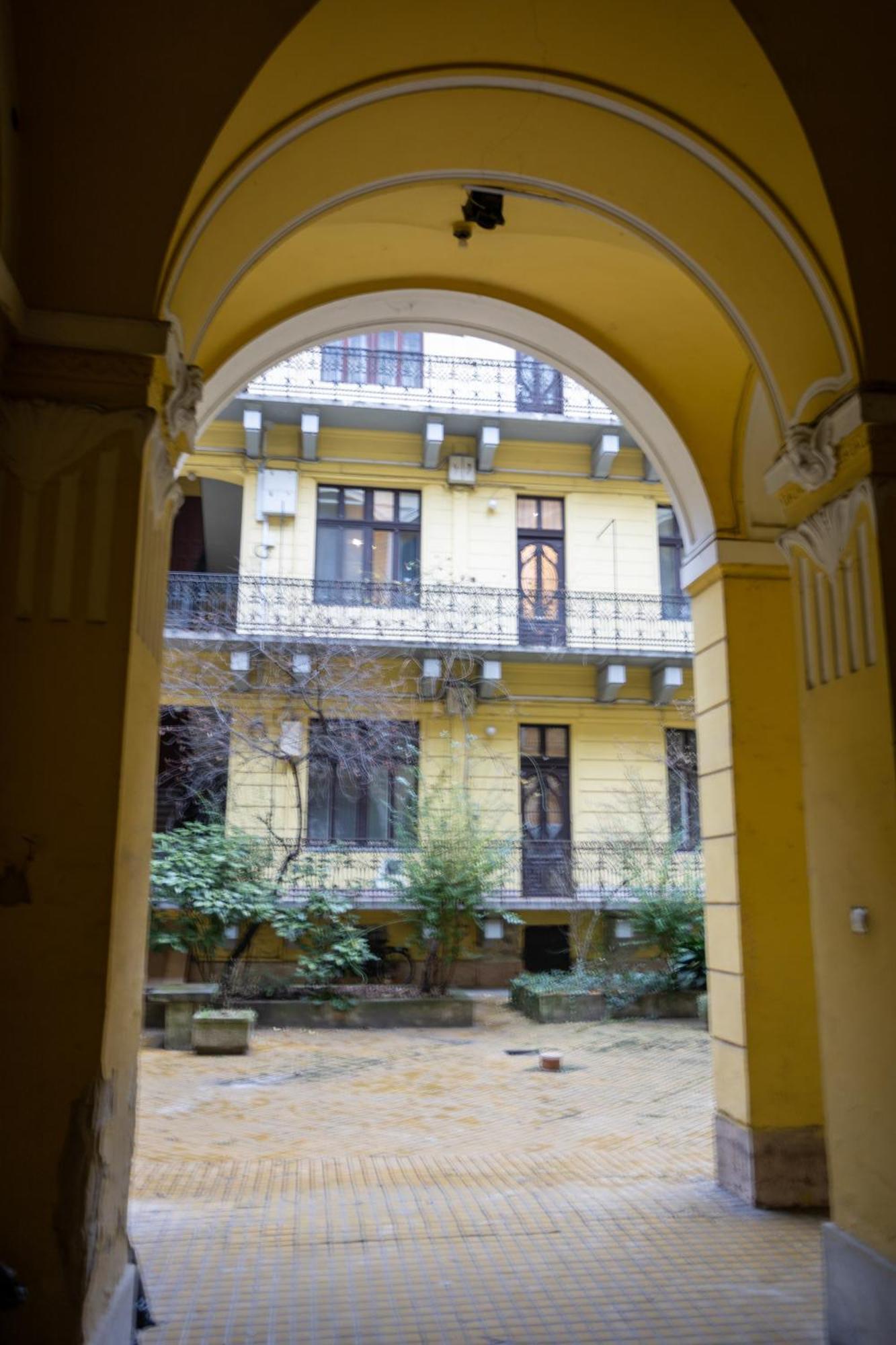 Beautiful Large F27 Appartement *